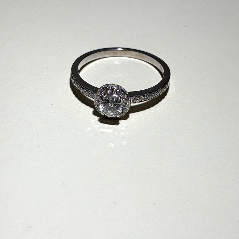 18 Karat White Gold Diamond RIng